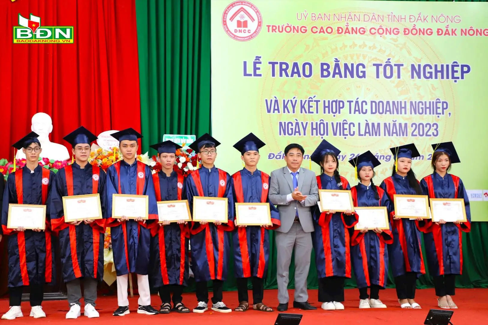 Làm bằng cao đẳng uy tín- Chọn đúng lối mở tương lai việc làm