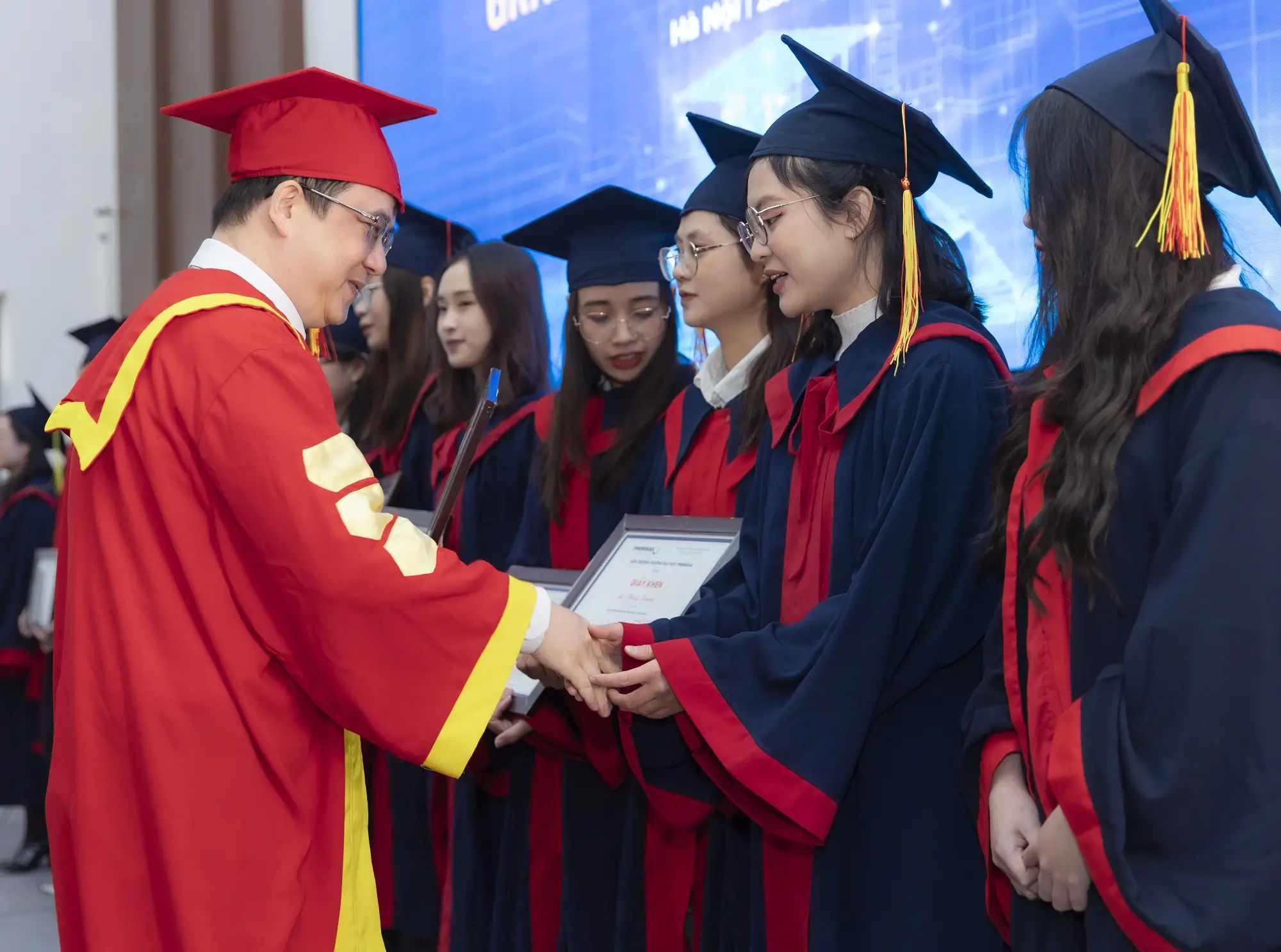 Làm bằng cao đẳng uy tín- Chọn đúng lối mở tương lai việc làm