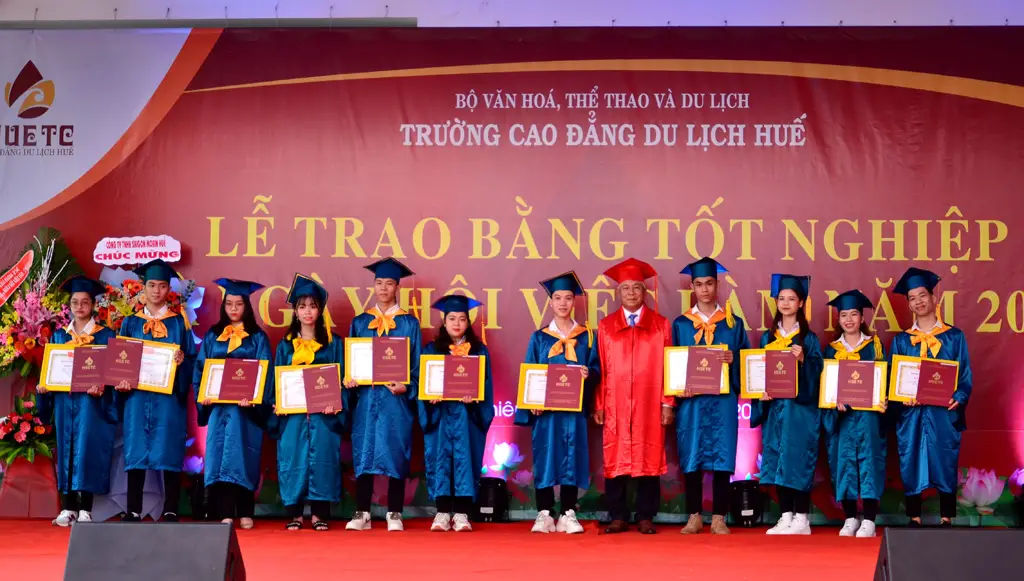 Làm bằng cao đẳng uy tín- Chọn đúng lối mở tương lai việc làm