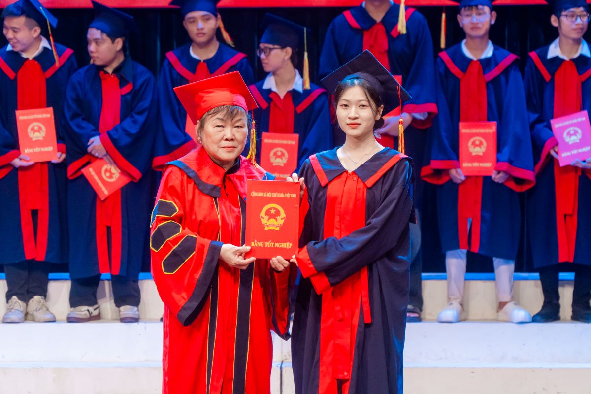 Phân Tích Chi Tiết 5 Dấu Hiệu Phôi Bằng Cao Đẳng Thật Từ Bộ GDĐT